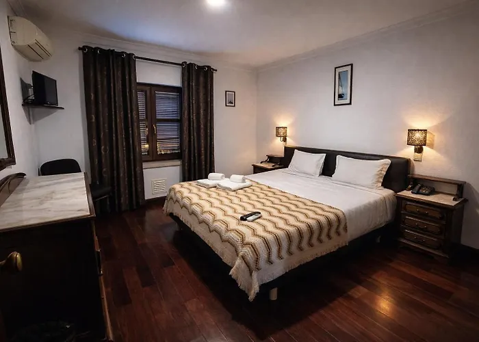 Coimbra Cheap Hotels near Plaza Mayor